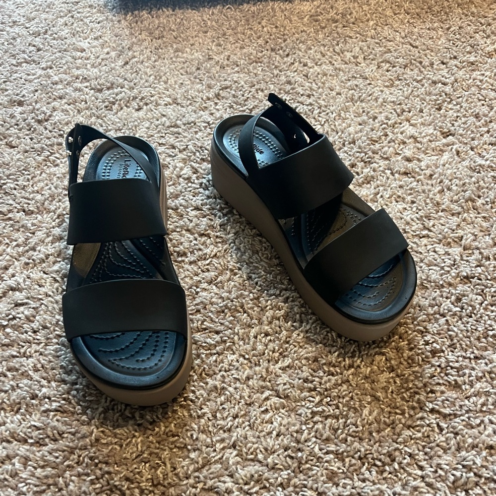 BRAND NEW Crocs Platform Sandals